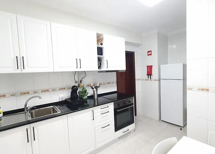 Caldas Da Rainha's & White * Caldas Da Rainha