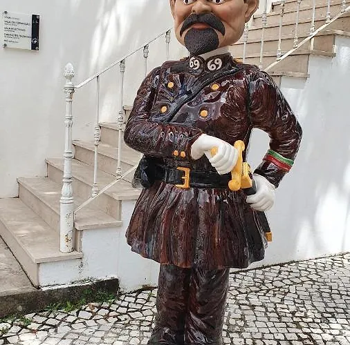 Caldas Da Rainha's & White Apartment *