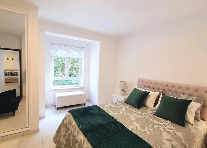 Caldas Da Rainha's & White * קלדס דה ריינה